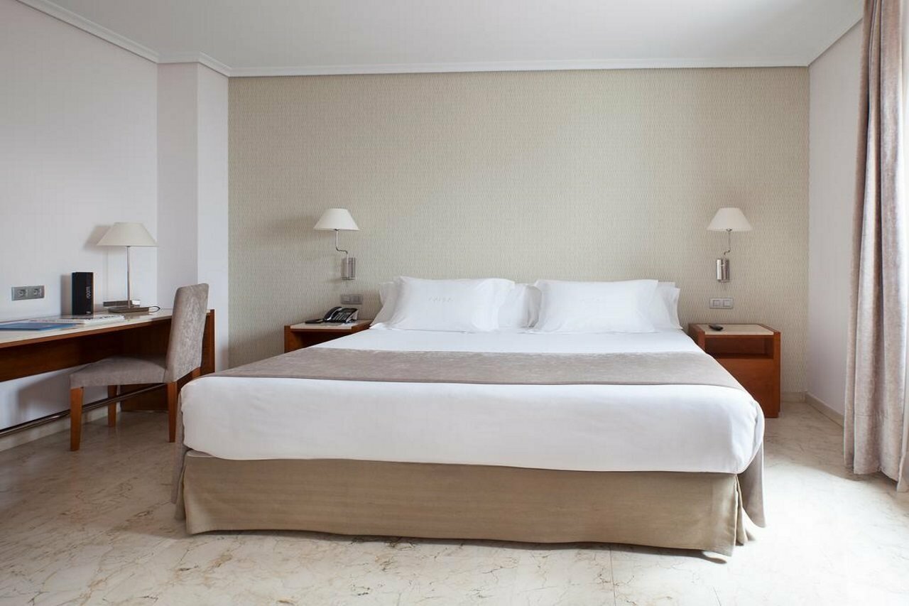 Фото Nh Córdoba Califa Hotel