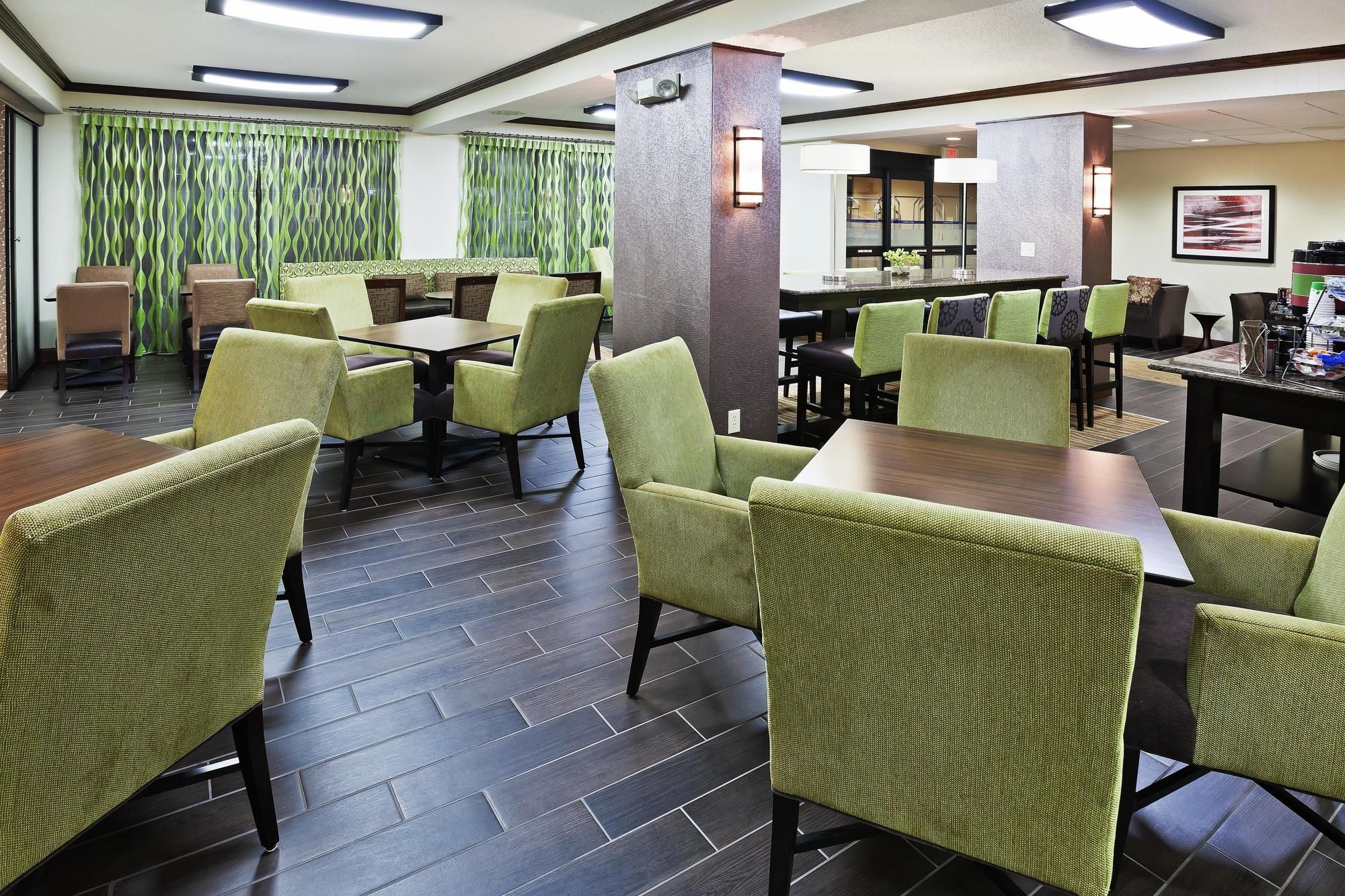 Фото Hampton Inn Salina