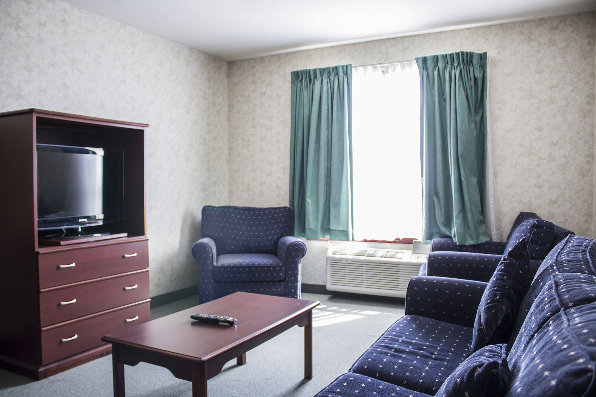 Фото Ramada by Wyndham Nisku Edmonton Airport