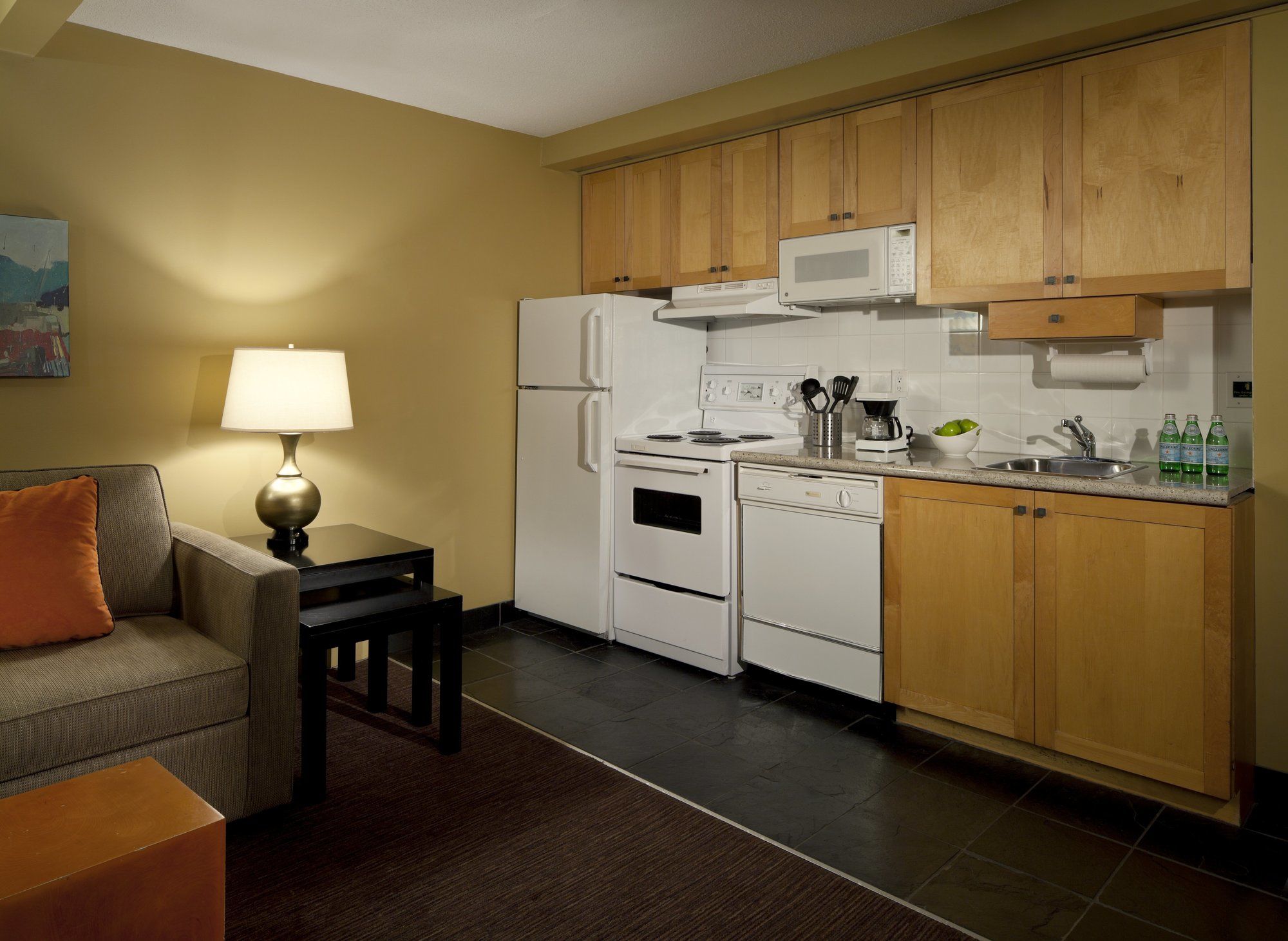 Фото Whistler Village Inn And Suites
