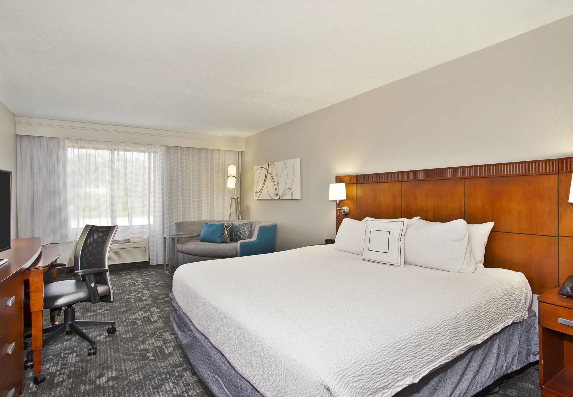 Фото Courtyard by Marriott Gulfport Beachfront