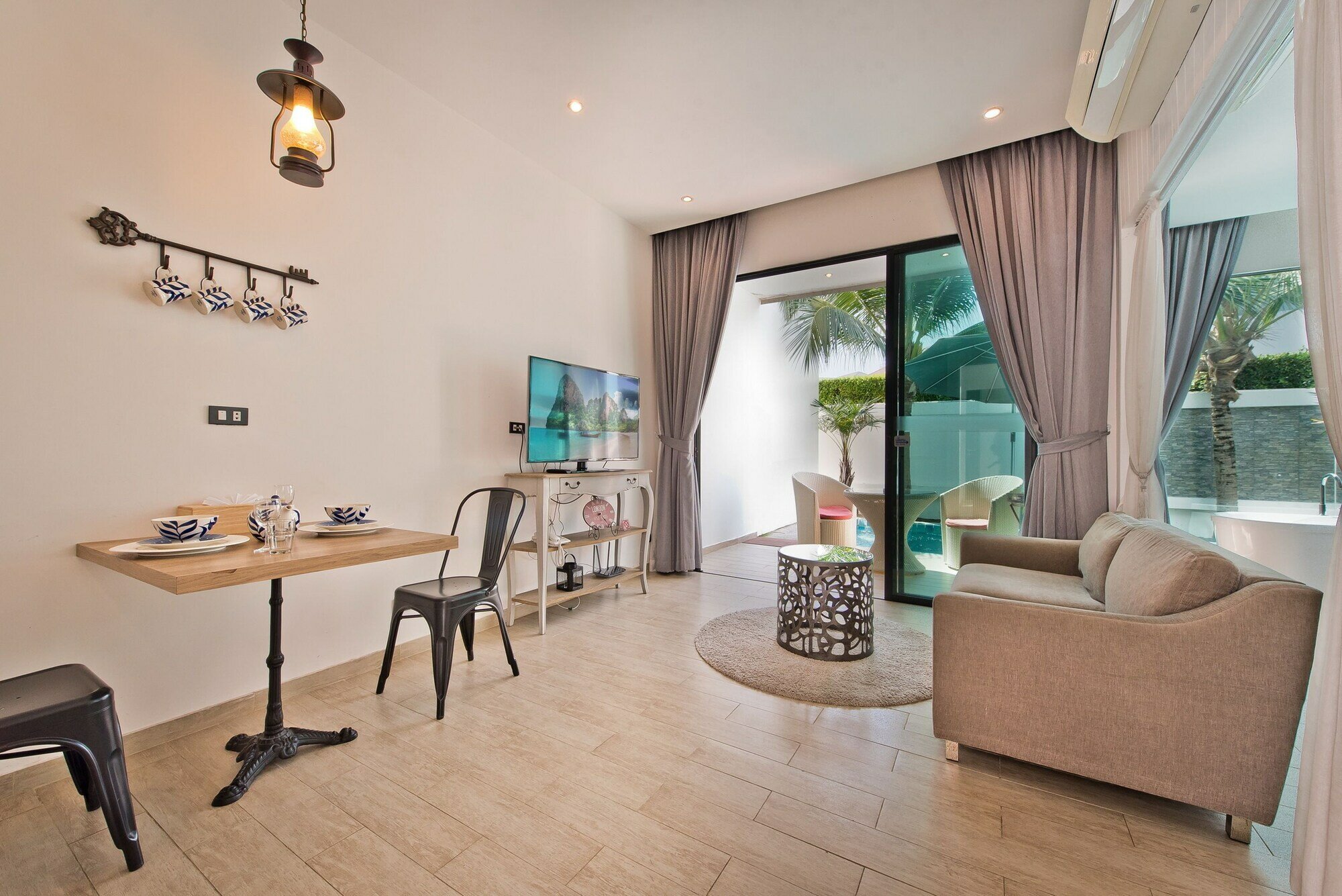 Фото Tropicana Pool Villa