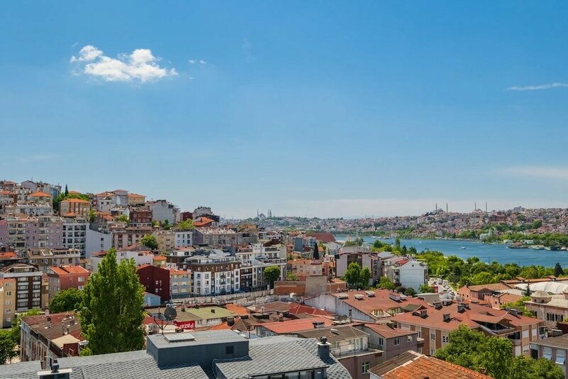 Апартаменты Sea View Duplex w Terrace in Goldenhorn в Бейоглу