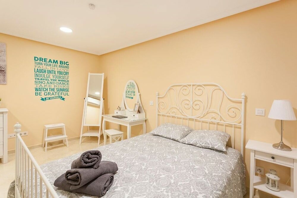 Фото Modern & Beautiful Apt. Historic District - Sol