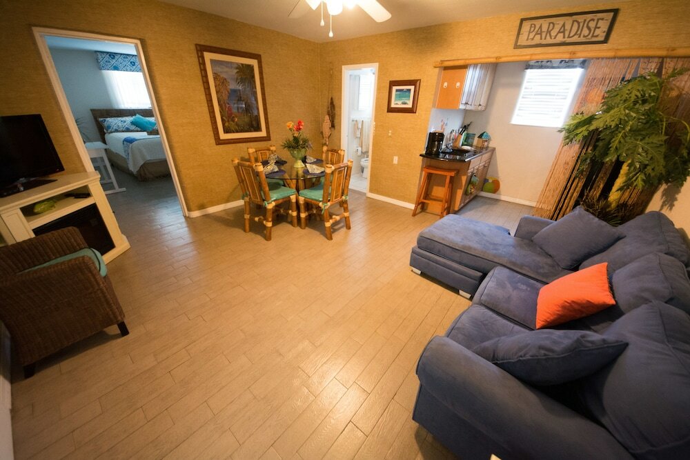 Фото Camelot Beach Suites