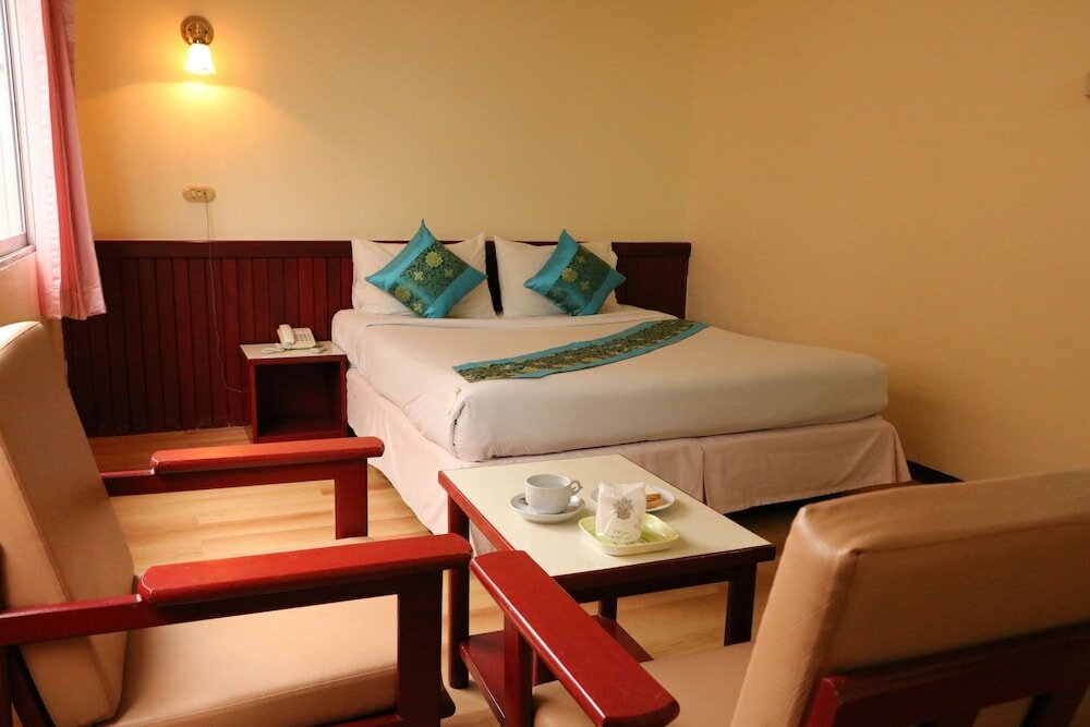 Фото Chumphon Palace Hotel