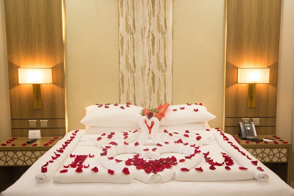 Фото Crown Rose Hotel