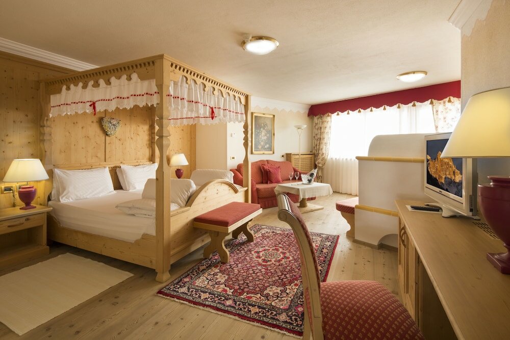 Фото Hotel Sassongher