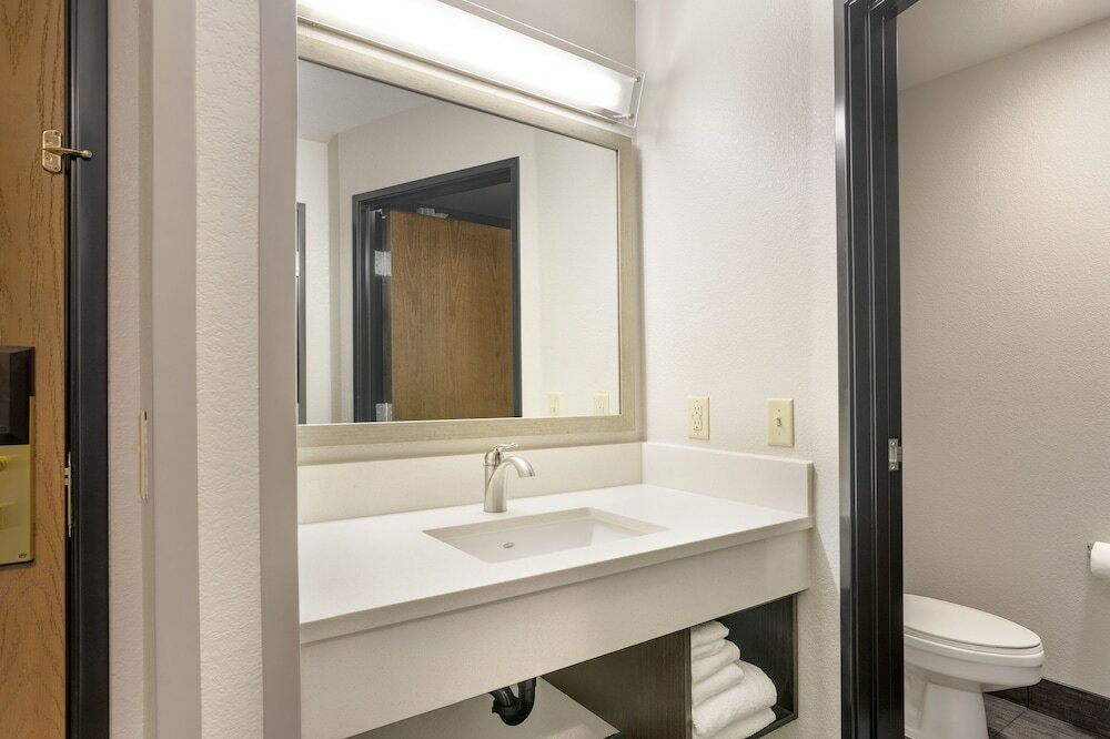 Фото Comfort Inn & Suites Tualatin - Lake Oswego South