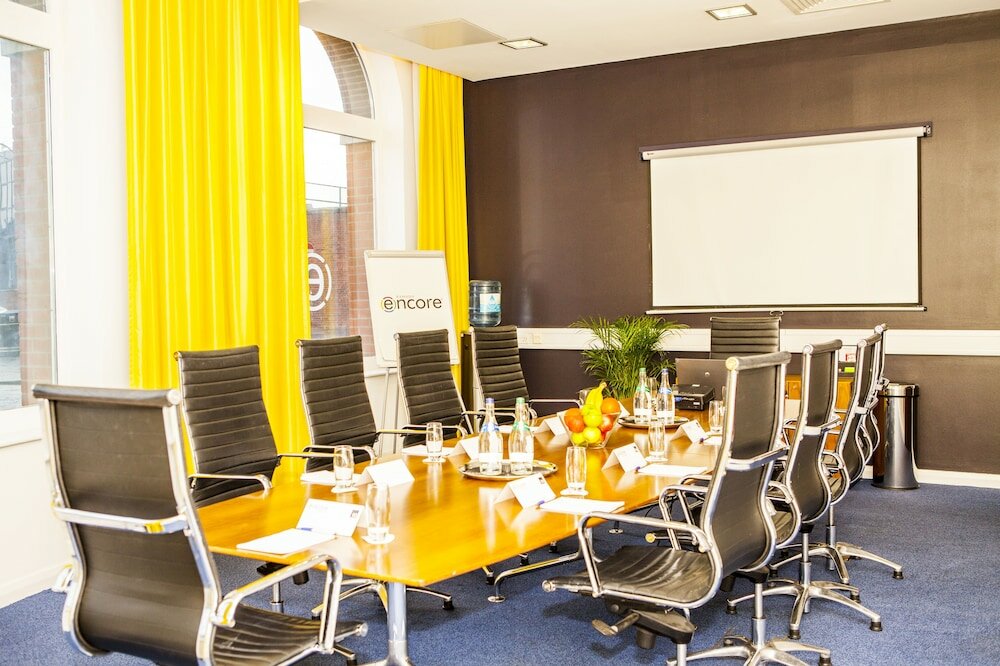 Фото Ramada by Wyndham Belfast City Centre