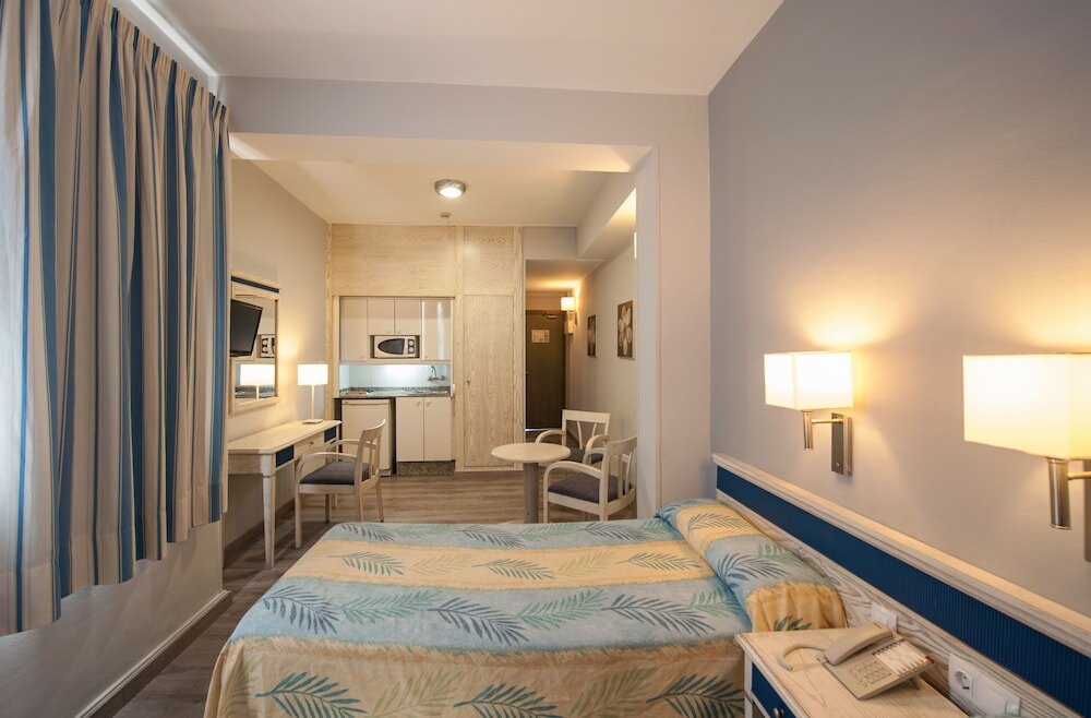 Фото Apartamentos Colón Playa