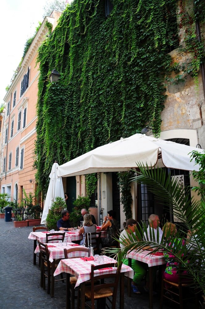 Фото Little Rhome Suites