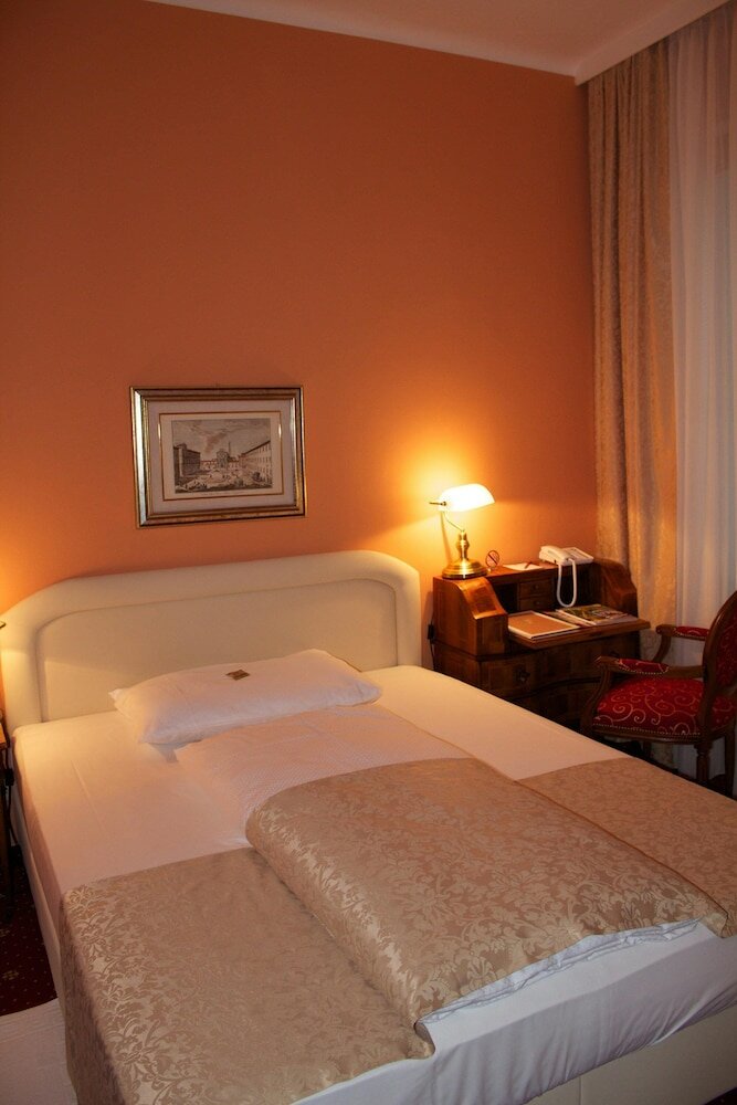 Фото Hotel Vier Jahreszeiten