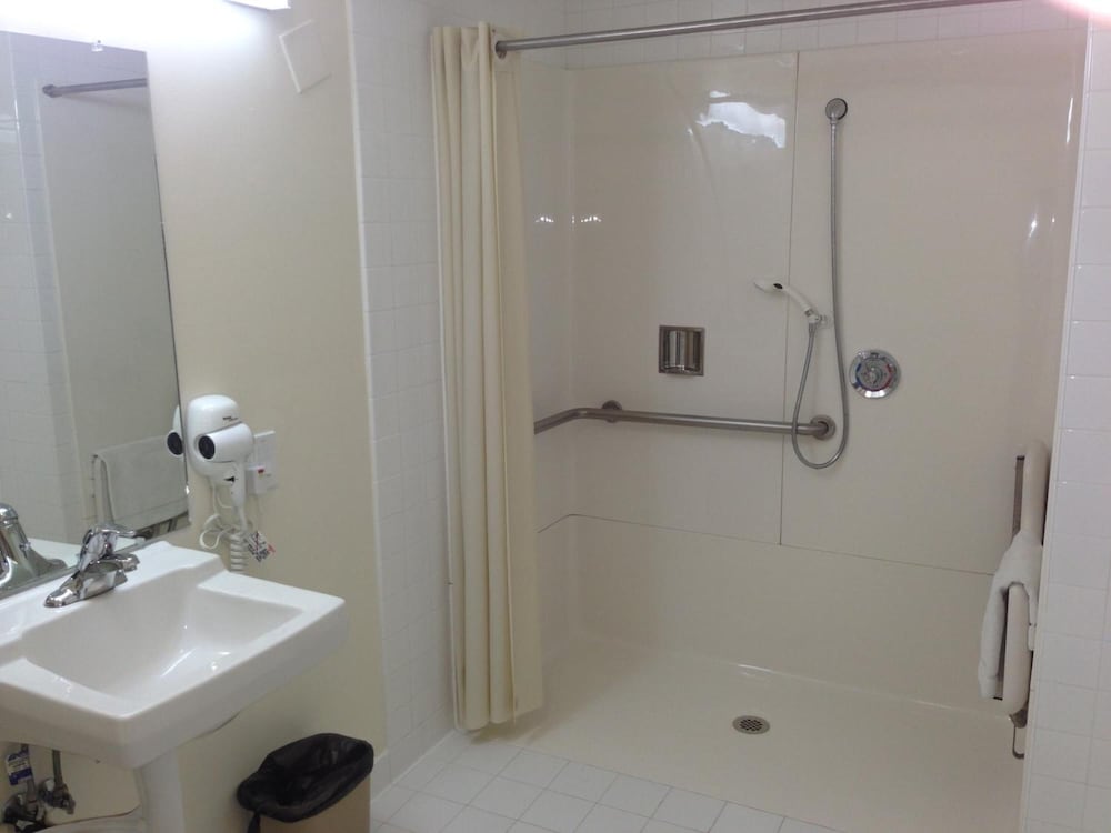 Фото Jolly Roger Hotel