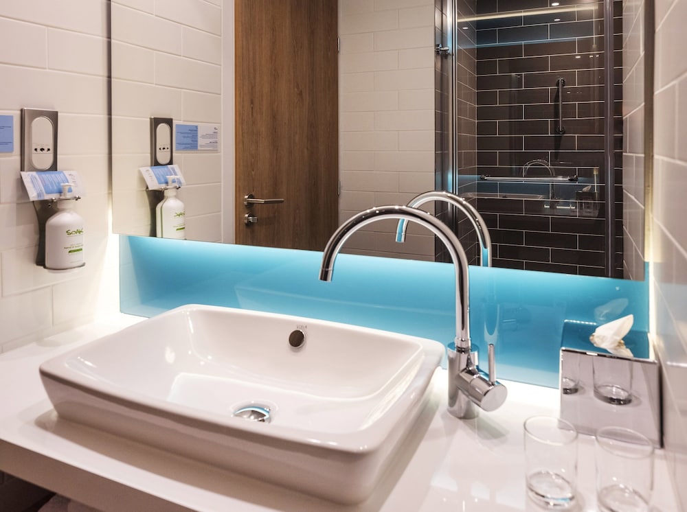 Фото Holiday Inn Express Nice - Grand Arenas, an Ihg Hotel