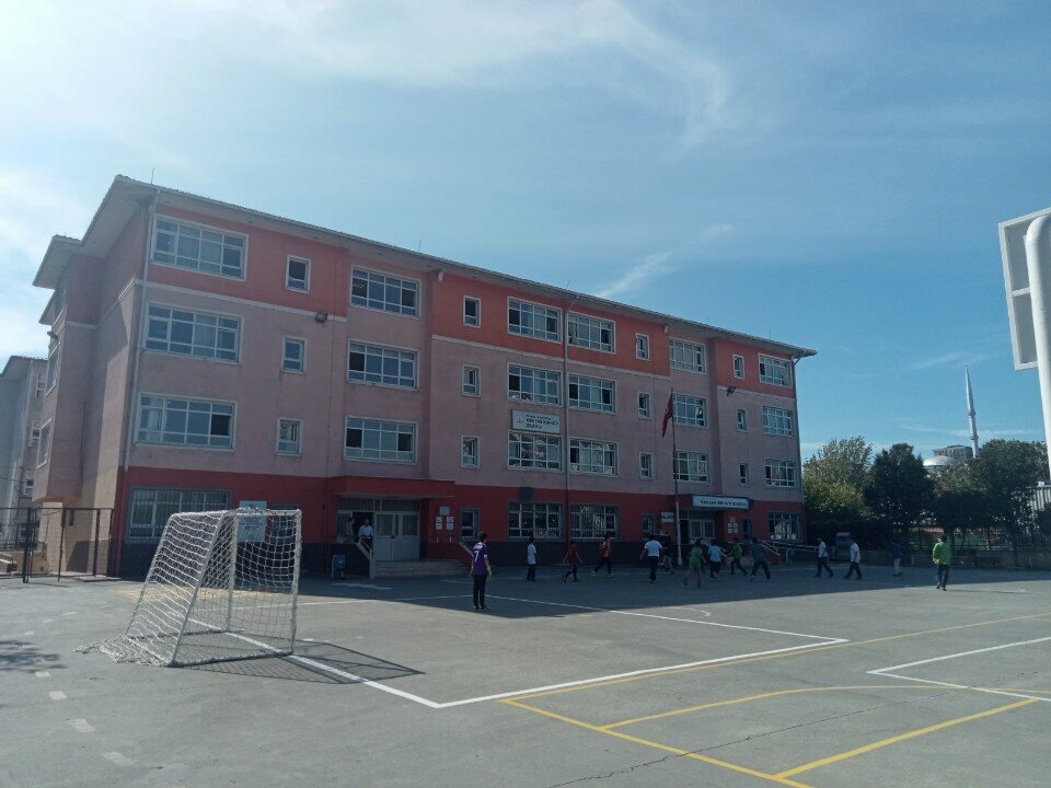 Religious education Yunus Emre Imam Hatip Middle School, Istanbul, photo