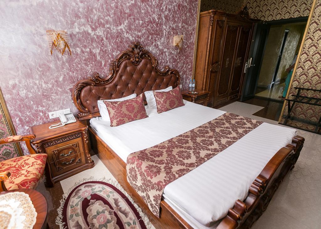 Фото Golden House