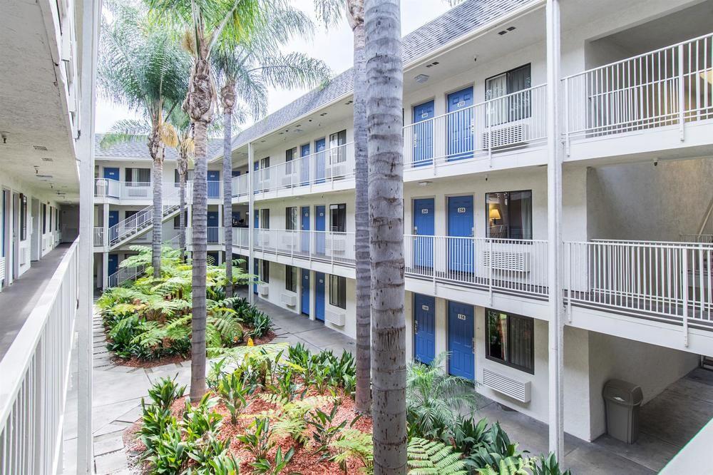 Фото Motel 6 Buena Park, Ca - Knotts Berry Farm - Disneyland