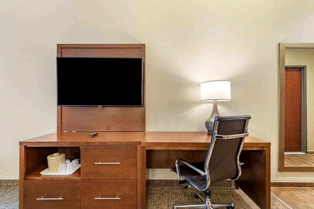 Фото Comfort Suites San Antonio Ft. Sam Houston/SAMMC Area