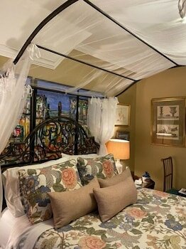 Фото Stay Fairfield - Fairfield Place and Fairfield Manor Bed & Breakfast