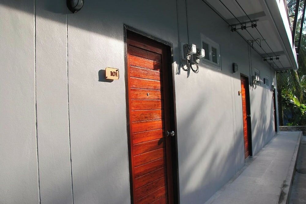 Фото Snooze Inn Phuket