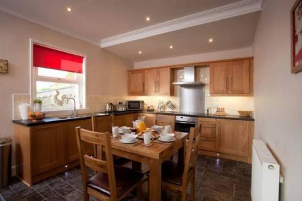 Фото Rowan Tree Cottage