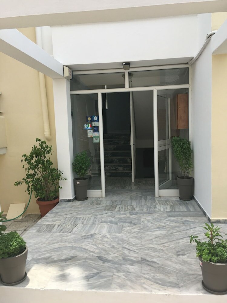 Фото Manias Apartments