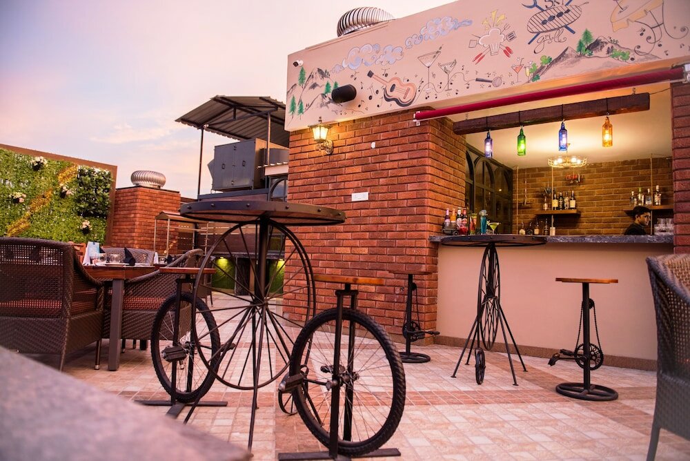 Фото Glades Hotel