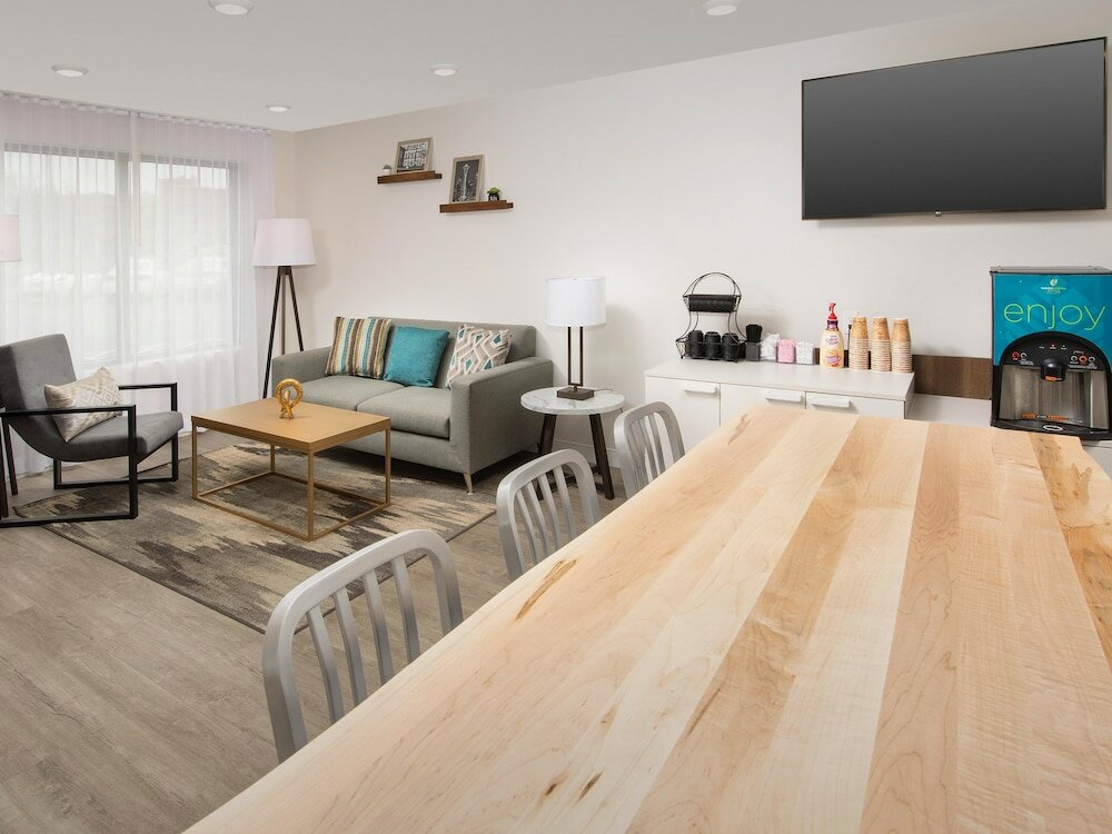 Фото WoodSpring Suites Seattle Everett