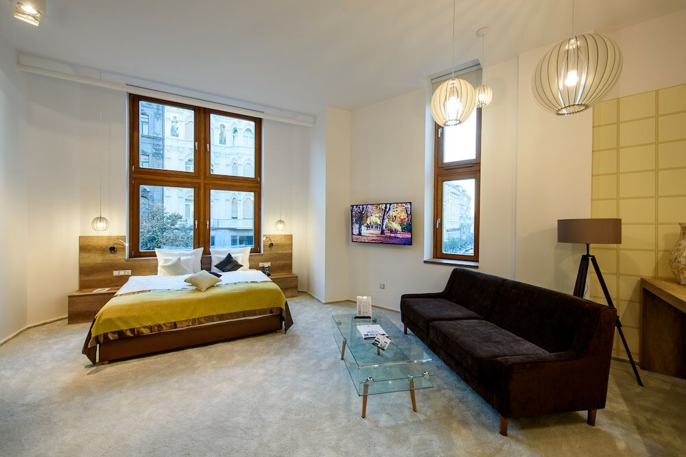 Фото Karoly Corner Residences