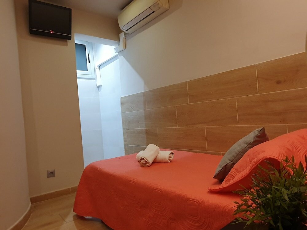 Фото Hostal Sant Ramón