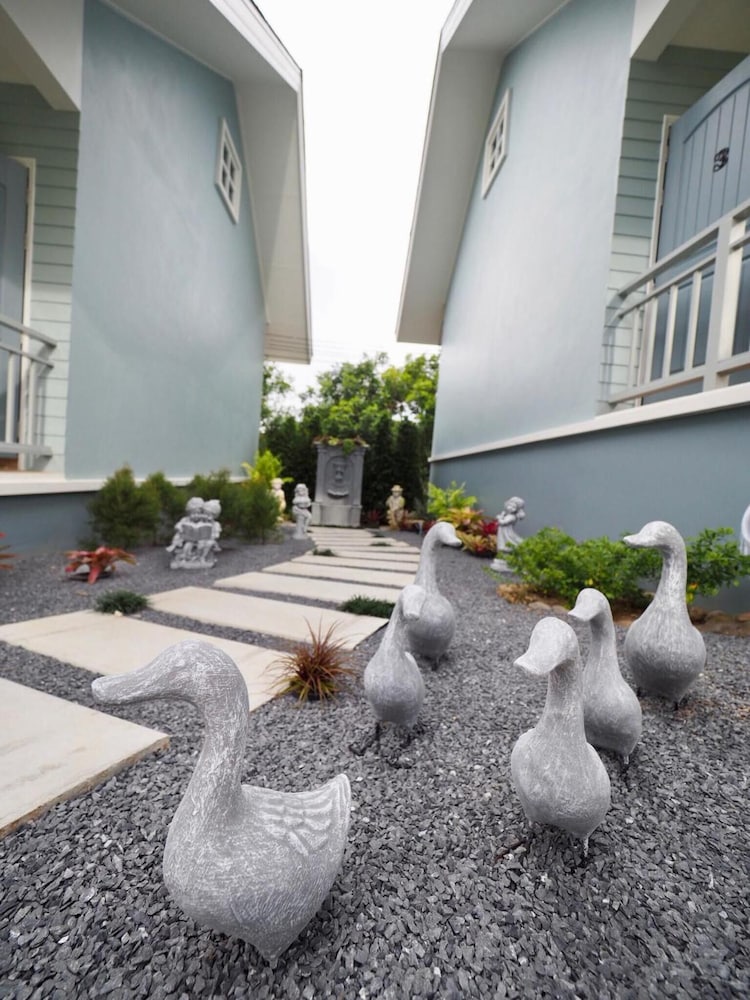 Фото Little Cottage