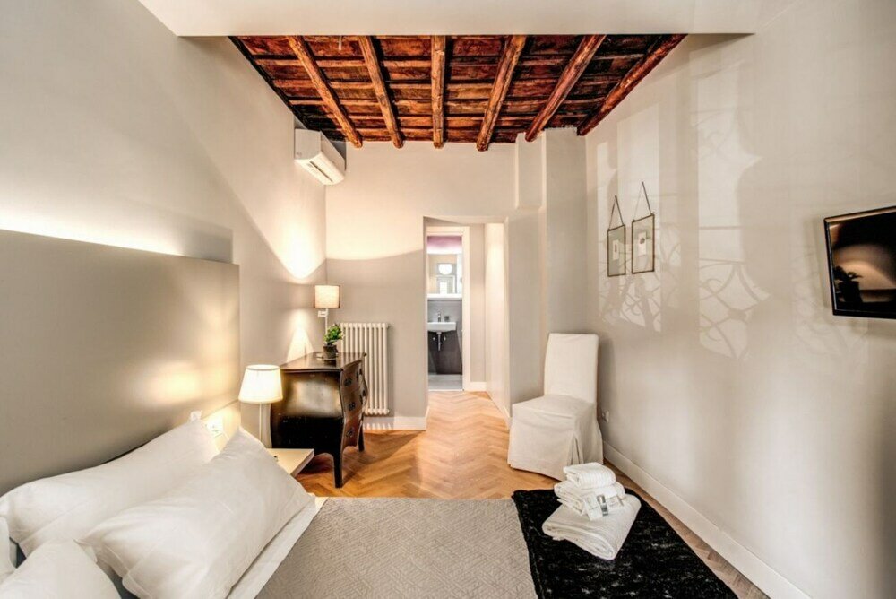 Фото Trevi Fountain Superior 3 bdr apartment