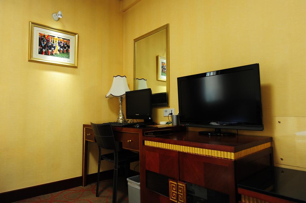 Фото Beijing Guangxi Hotel