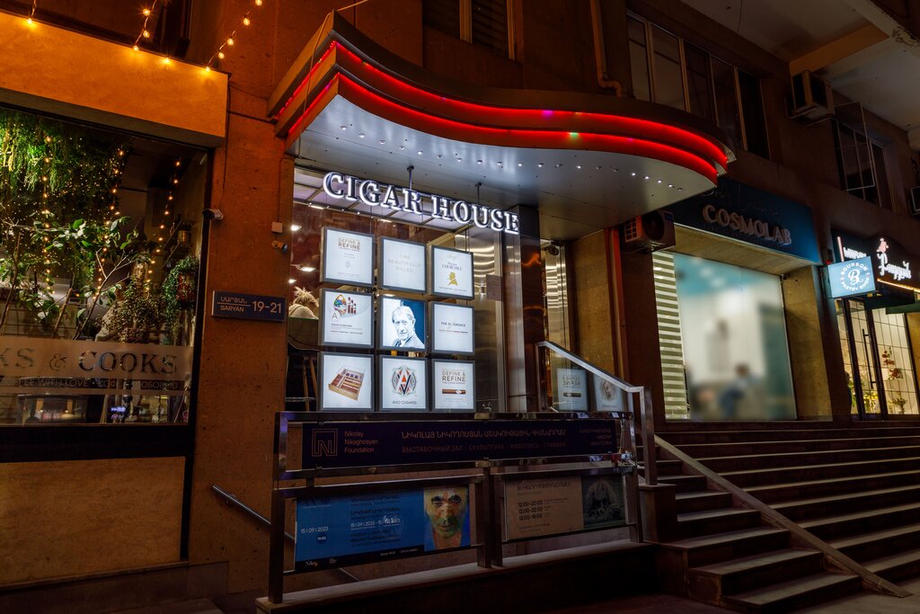Tobacco and smoking accessories shop Davidoff Cigars, Yerevan, photo