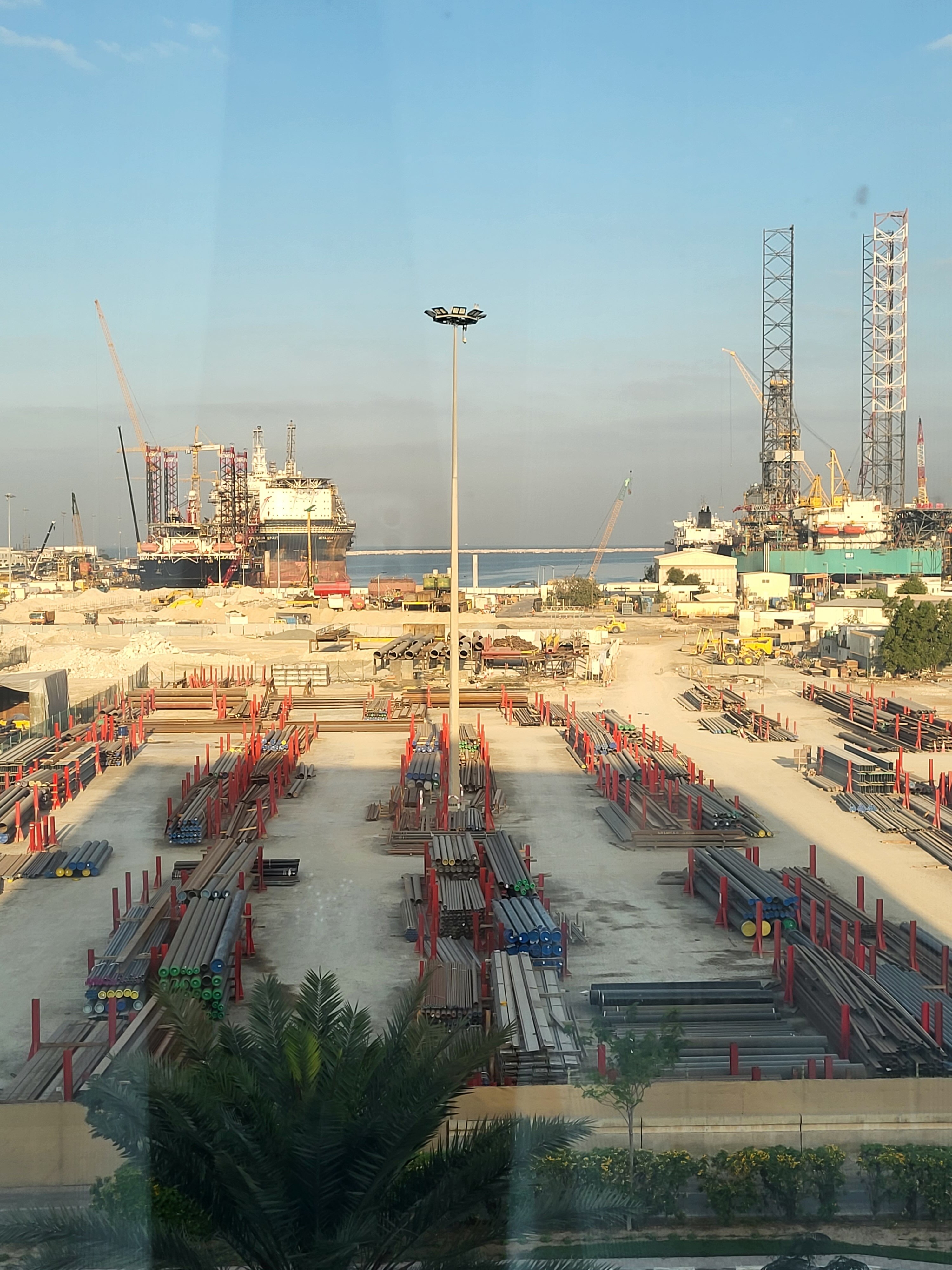 Фото Holiday Inn Express Dubai Jumeirah