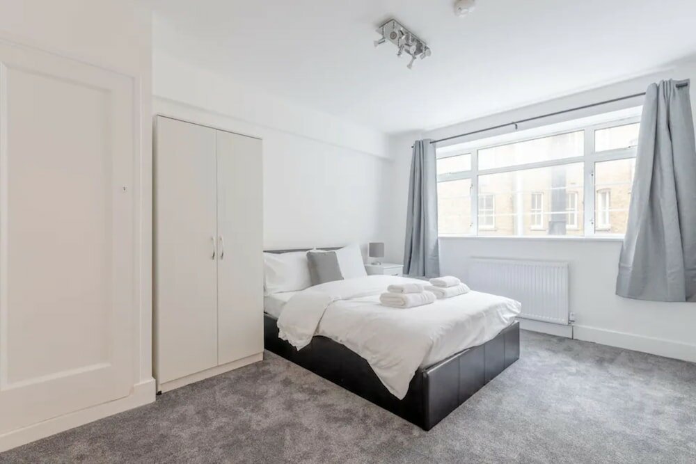 Фото Spacious and Central 4 Bedroom Flat - West Kensington