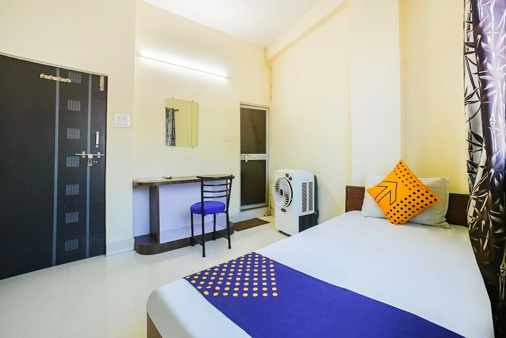 Фото Spot On 45291 Bharat Lodge