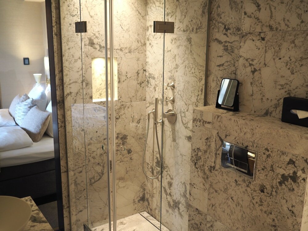 Фото Hypernym Hotel & Suites