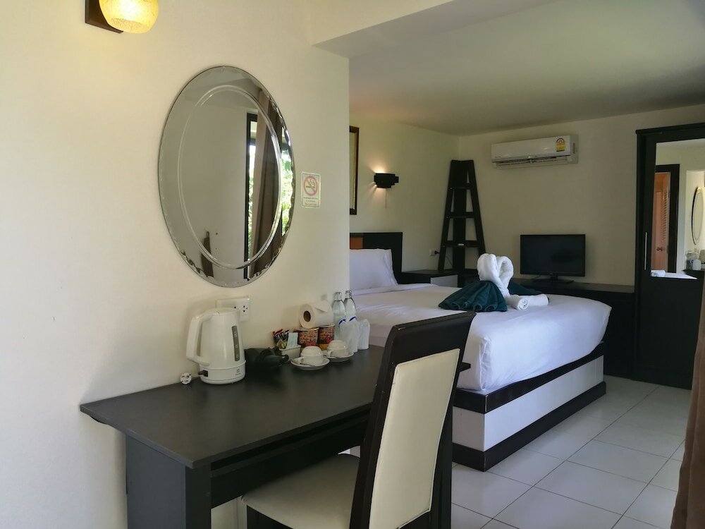 Фото On The Hill Karon Resort