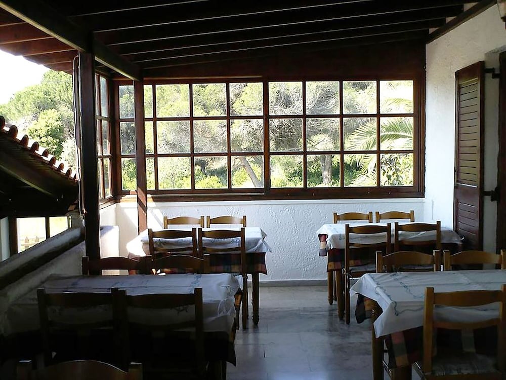 Фото Koukounaries Beach Hotel