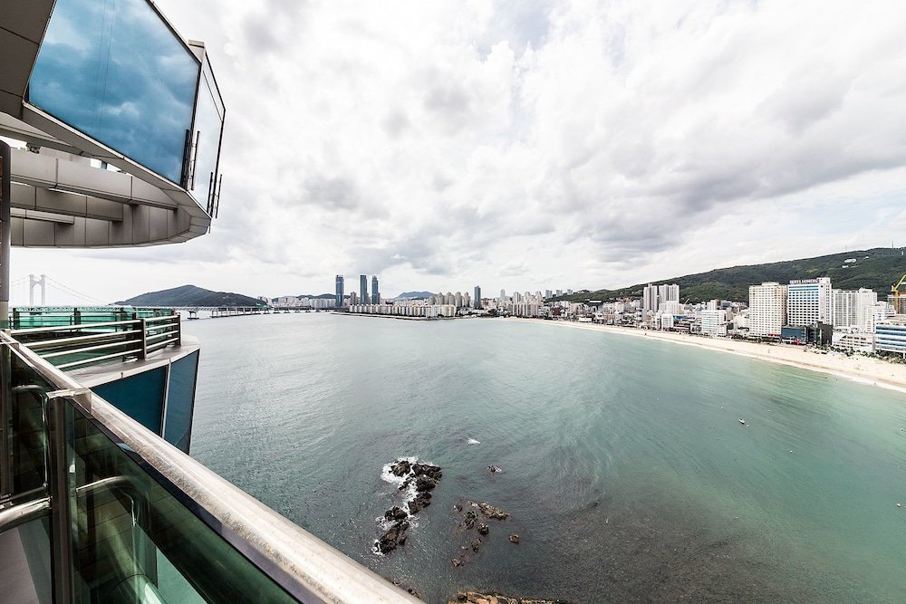 Фото H Avenue Hotel