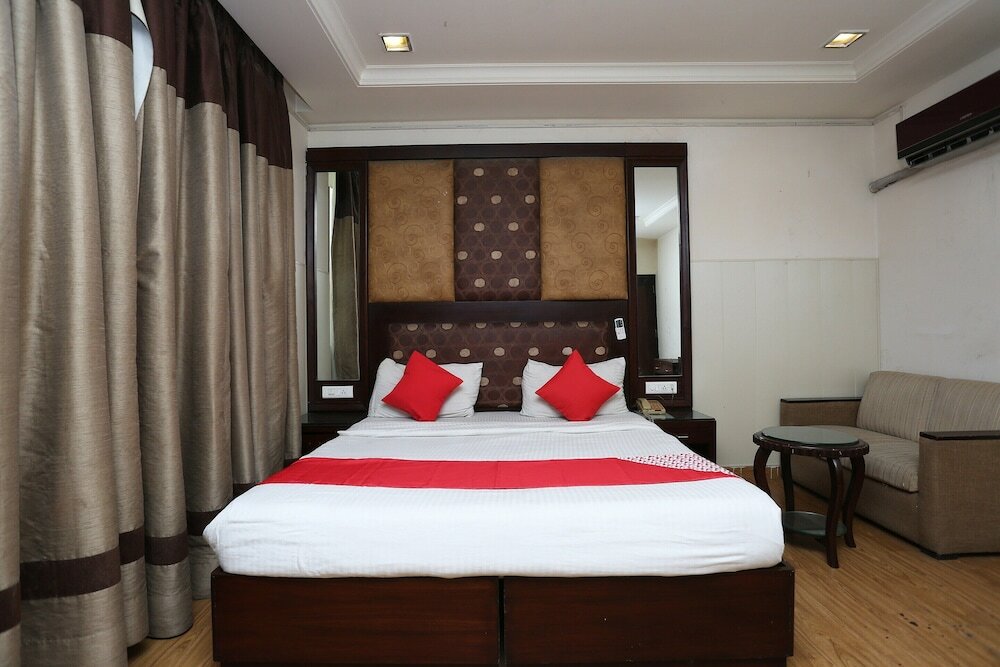 Фото Oyo 6845 The Grand Hotel
