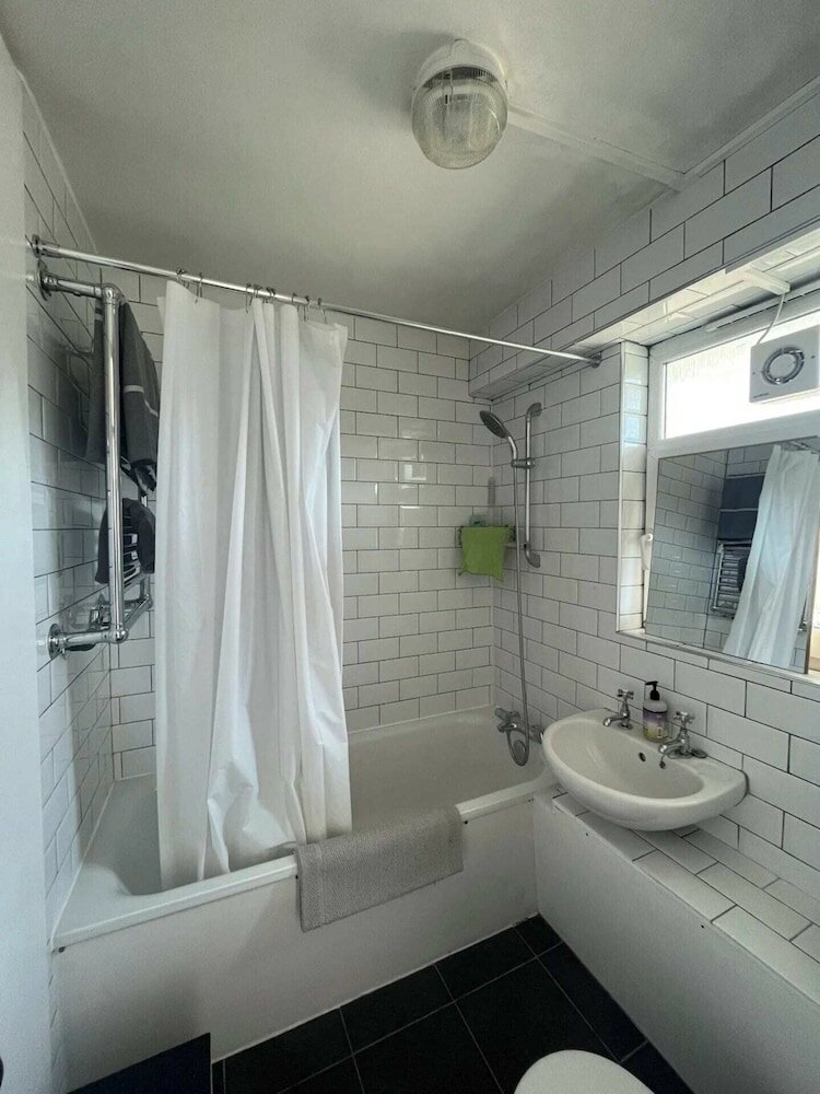 Фото Charming & Peaceful 1bd Flat - Clapham Junction