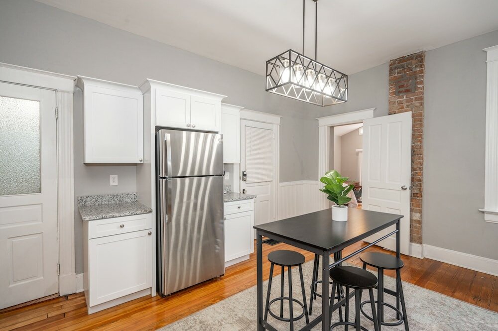 Фото Suites on Main 1