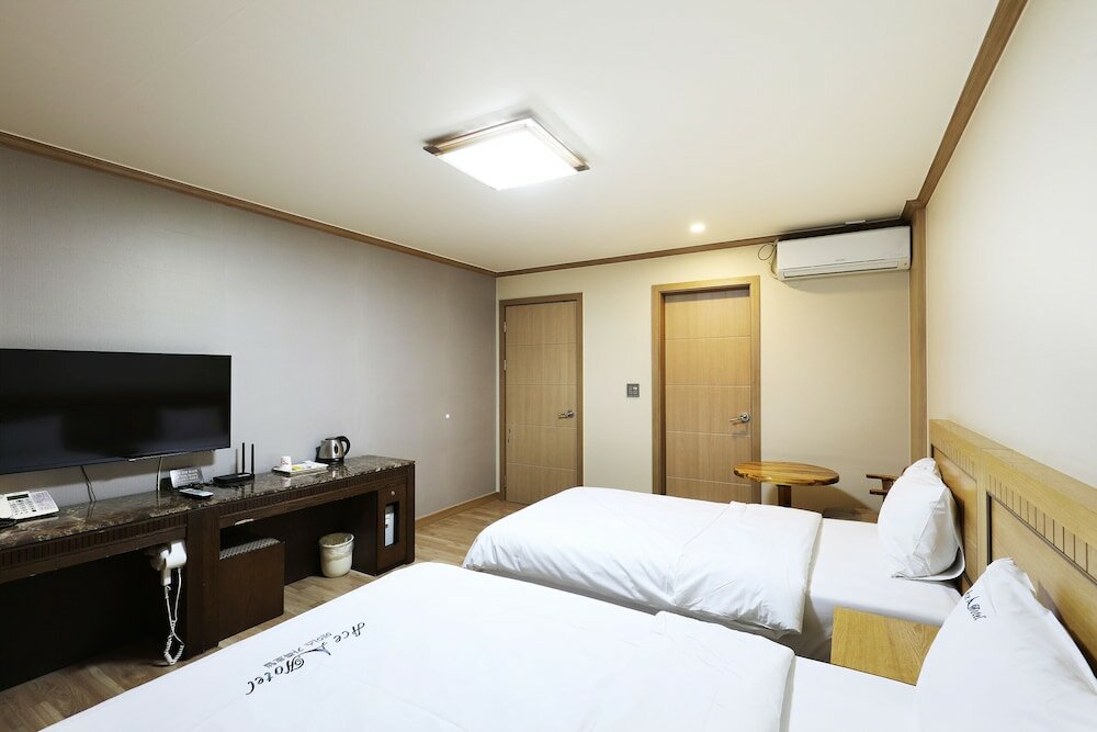 Фото Ace Family Hotel