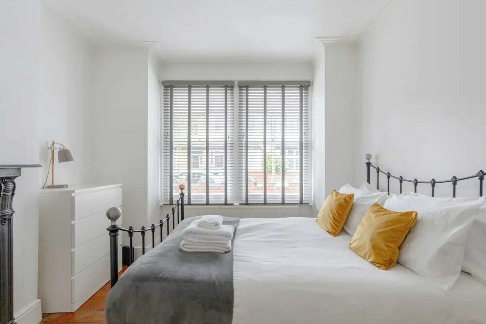 Фото Peaceful & Inviting 2bd House - Shepherd's Bush!