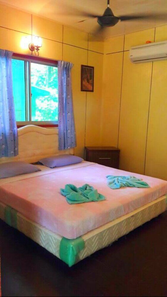 Фото Sukau Backpackers B&b