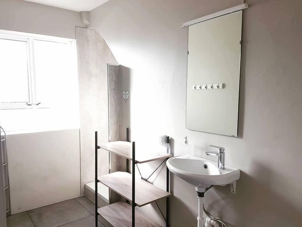 Фото Akureyri Central Rooms