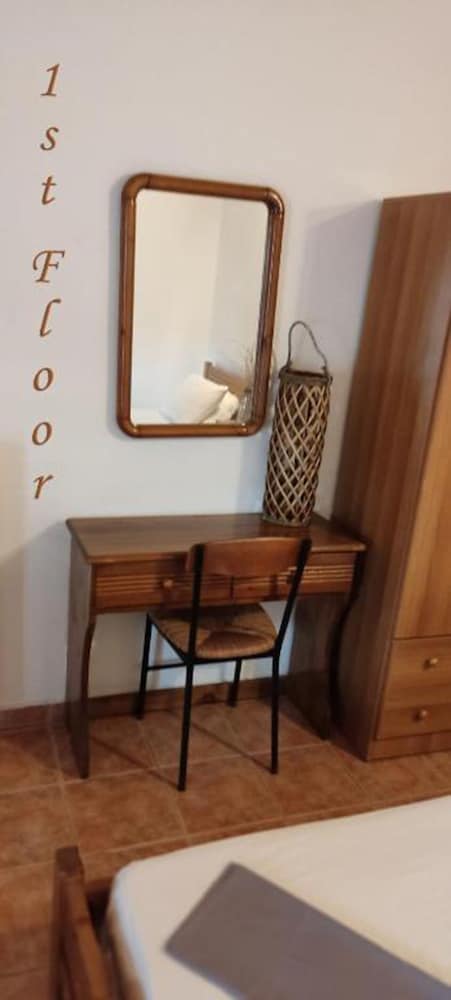 Фото Skiathos Petite Apartments